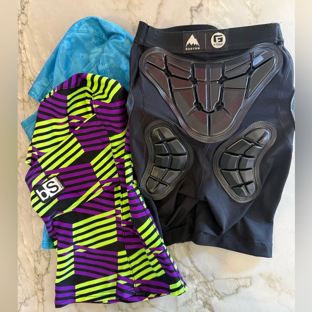 Burton crash, pads, and  2  Bs balaclavas youth size small. Excellent condition.